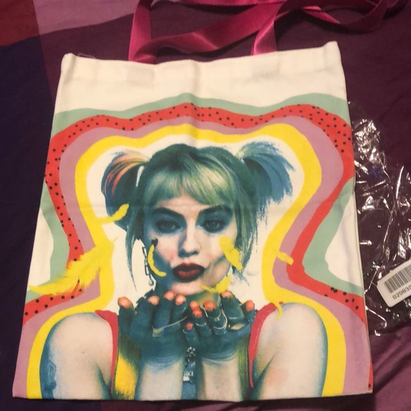 Handbags - Birds Of Prey/Harley Quinn canvas tote NWT